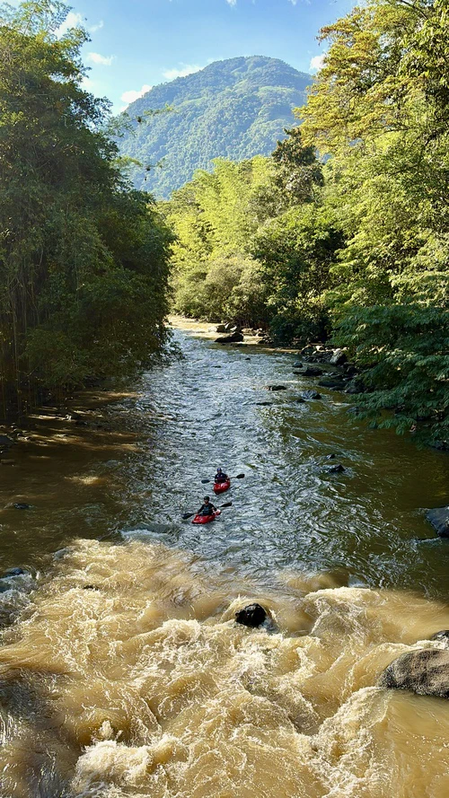 Adrenalina rafting sobre el rio Samaná